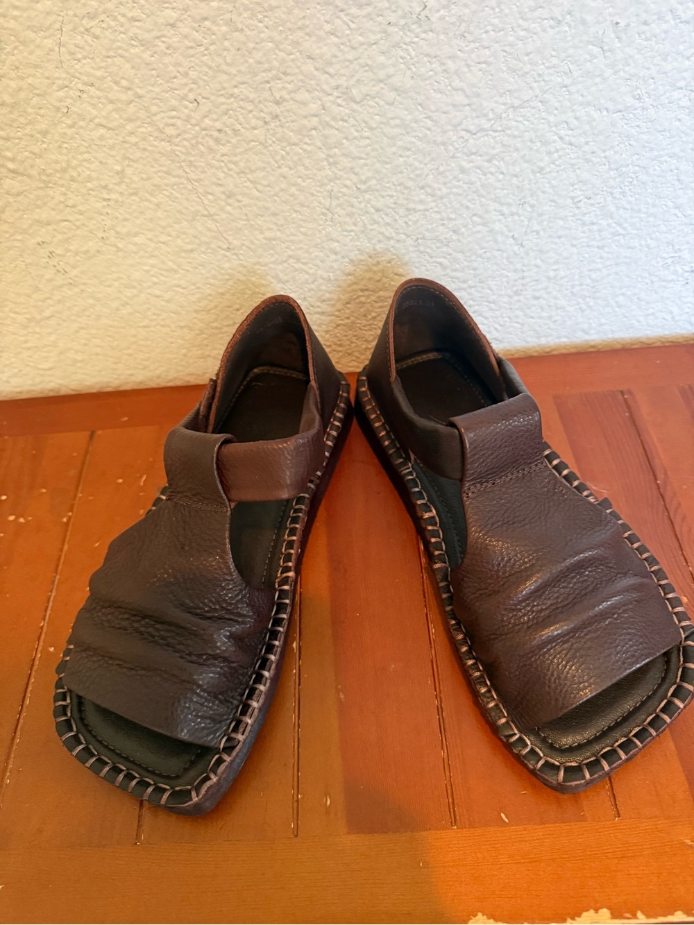 Dark Brown Women Size 6.5 Leather Fisherman Sandals Velcro Strap Comfort Shoes